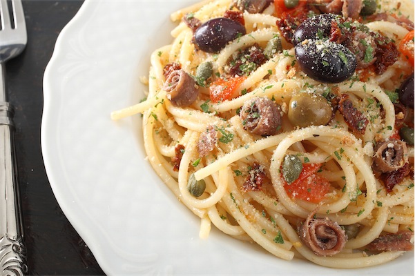 spaghetti puttanesca ricetta 